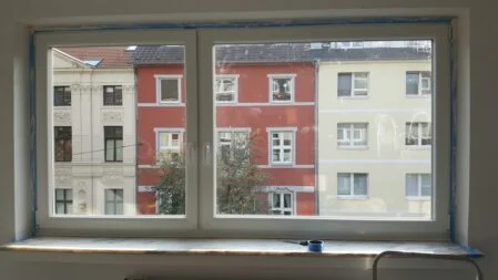 Montage eines energieeffizienten Fensters mit Abdichtung